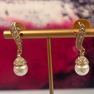 Elegant Gold and Pearl Drop Earrings